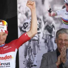 Armstrong se rinde a Van der Poel tras la Amstel: "La mejor carrera que he visto"