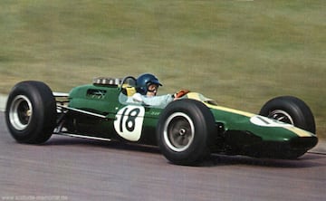 El brit¨¢nico fue durante 22 a?os, desde que super¨® a Fangio en Canad¨¢ 1967 y hasta que le dej¨® atr¨¢s Senna, el piloto con m¨¢s poles de la historia de la F¨®rmula 1. De hecho, fue el primero en pasar de las 30, una cifra estratosf¨¦rica para su ¨¦poca como demuestra que sea el segundo mejor piloto en clasificaci¨®n, solo por detr¨¢s del argentino, seg¨²n el n¨²mero de grandes premios disputados con un porcentaje cercano a la mitad. El Lotus fue el arma con el que consigui¨® todas ellas.