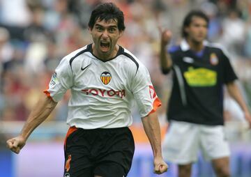 "El Ratón" Ayala fue uno de los grandes defensas centrales de Argentina y del Valencia, entre otros equipos. A pesar de no ser excesivamente alto (1,77 metros) destacó por su faceta goleadora de cabeza.