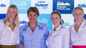 María Sharapova, Roger Federer, Victoria Azarenka y Caroline Wozniacki durante una rueda de prensa del torneo de tenis Gillette Federer Tour en la ciudad de Sao Paulo (Brasil).