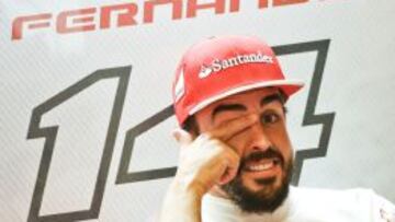 El piloto espa&ntilde;ol Fernando Alonso (Ferrari), fotografiado en el garaje de su escuder&iacute;a durante la primera sesi&oacute;n de entrenamientos para el Gran Premio de Estados Unidos de F&oacute;rmula Uno, en el Circuito de las Am&eacute;ricas en Austin (Texas, EE.UU.) hoy, viernes 31 de octubre de 2014. La carrera se disputar&aacute; el pr&oacute;ximo domingo, 2 de noviembre. 