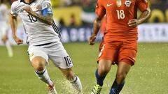 Colombia&#039;s James Rodriguez (L) vies for the ball with Chile&#039;s Gonzalo Jara  during a Copa America Centenario semifinal football match in Chicago, Illinois, United States, on June 22, 2016.  / AFP PHOTO / Nicholas Kamm