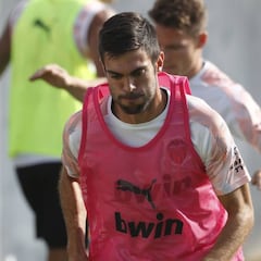 El Valencia negocia salidas: Medrán negocia con el Rayo