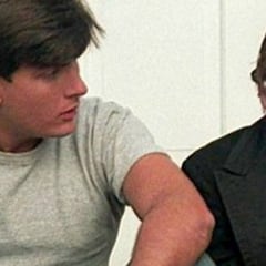 Charlie Sheen niega haber abusado de Corey Haim cuando tenía 13 años