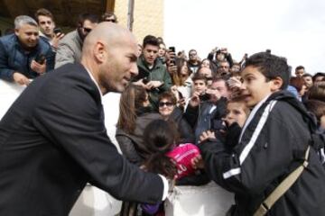  Zidane, en el banquillo tras el perdón de TAD, vio adelantarse a su equipo con el gol Álvaro.