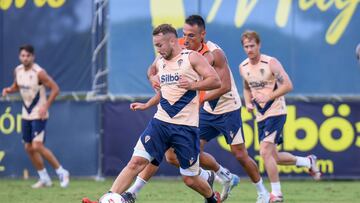 Javi Ontiveros en un entrenamiento con el Cádiz.