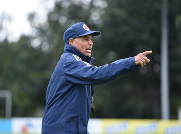 El equipo de Carlos Paniagua entrena en Bogotá pensando en el Mundial Femenino Sub 20, que se disputará en Costa Rica a partir del 10 de agosto. Este martes saldrá la convocatoria para la Copa.