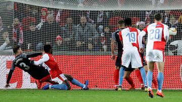 El Sevilla se suicida en el ¨²ltimo minuto de la pr¨®rroga