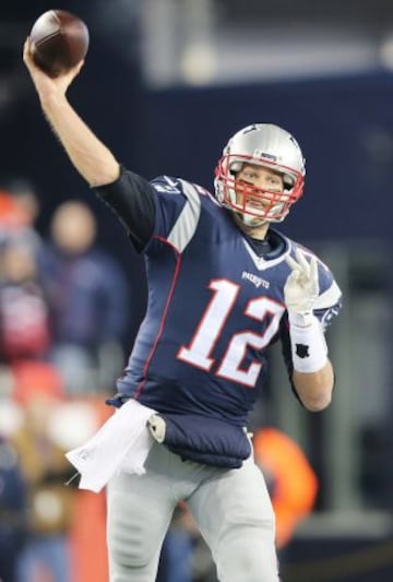 Tom Brady realizó un partido soberbio 28/42 en pases, 302 yardas, 2 pases de TD. Fue capaz de someter a una de las mejores defensas de la liga.