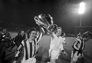 Miembro del legendario Bayern de las tres Copas de Eurocopa consecutivas. También venció en la final del Mundial de 1974 en el viejo Olímpico de Múnich.