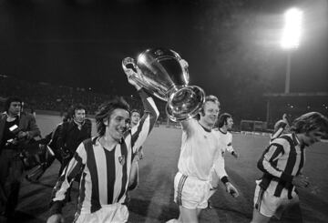 Miembro del legendario Bayern de las tres Copas de Eurocopa consecutivas. Tambi¨¦n venci¨® en la final del Mundial de 1974 en el viejo Ol¨ªmpico de M¨²nich.