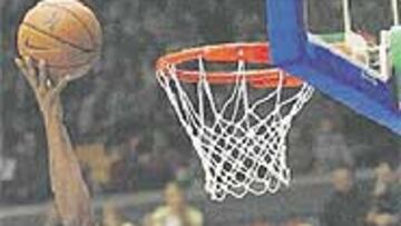 <b>MUY SOLO.</b> Scott fue un náufrago luchando contra el Tenerife.