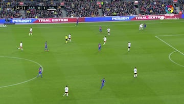 Neymar asiste hasta con la mano: ¡de saque de banda, lo nunca visto!