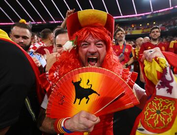 Alegría de un aficionado español presente en el estadio.