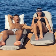 Georgina y el lujo: un día en yate con la familia... y complementos de miles de euros