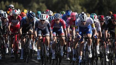 La tensi¨®n tambi¨¦n desgasta al pelot¨®n del Tour