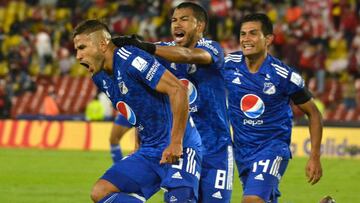 Jugadores de Millonarios celebrando gol.