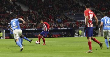 1-0. Carrasco marcó el primer gol.