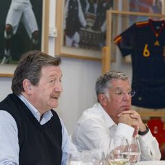 Larrea visita la redacción del Diario AS antes de las elecciones