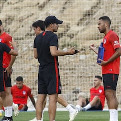 Simeone trabaja el 4-4-2... y a Lodi