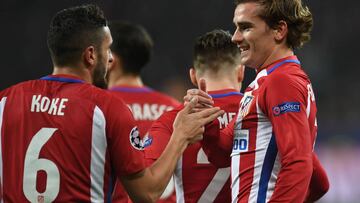 Koke y Griezmann festejan un gol del Atlético.