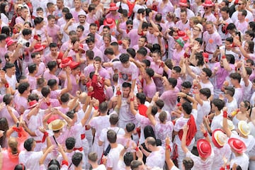 Los San Fermines vuelven tras dos años de parón debido a la pandemia. El exjugador de fútbol Juan Carlos Unzué prenderá la mecha del cohete inaugural. “Bienvenidos a las fiestas más grandes del mundo" ha sido el mensaje de la ciudad.