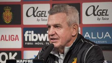 El técnico mexicano, Javier Aguirre, en rueda de prensa.