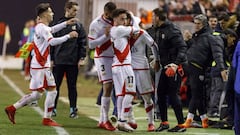 &Aacute;lex Moreno, Beb&eacute; y Unai abrazan a Javi Guerra, tras irse al banquillo a celebrar su gol con Mario.