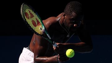 Melbourne (Australia), 14/01/2023.- Frances Tiafoe of the USA in action against Hubert Hurkacz of Poland during a practice match ahead of the 2023 Australian Open tennis tournament at Melbourne Park in Melbourne, Australia, 14 January 2023. (Tenis, Abierto, Francia, Polonia, Estados Unidos) EFE/EPA/FAZRY ISMAIL
