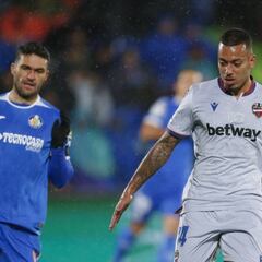 Vezo se lesiona y el Levante se queda sin centrales