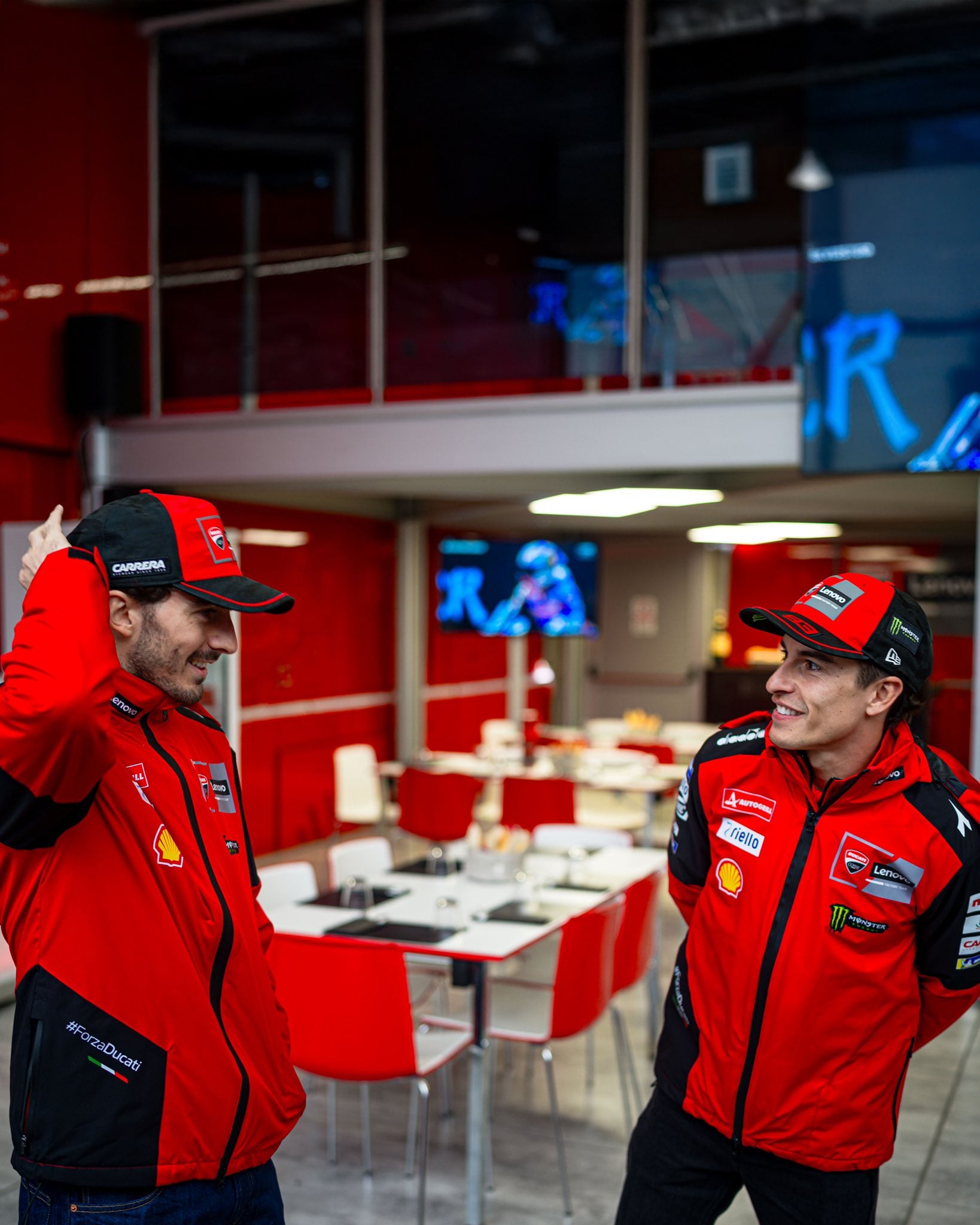 Bagnaia y Márquez, en el 'hospitality' de Ducati en Silverstone.
