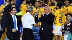 Ricardo Ferretti pierde el bigote tras el título de Tigres