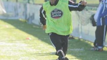 <b>ANTE SU PASADO. </b>Rodríguez y Cristian, ayer, posan para AS en el Rico Pérez.