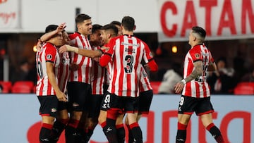 Soccer Football - Copa Libertadores - Round of 16 - Second Leg - Estudiantes de la Plata v Fortaleza - Estadio Jorge Luis Hirschi, La Plata, Argentina - July 7, 2022 Estudiantes de la Plata's Manuel Castro celebrates scoring their second goal with teammates REUTERS/Agustin Marcarian