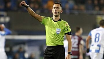 Who is José María Sánchez Martínez, the referee for El Clásico 2021 Barcelona - Real Madrid?