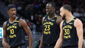 Jimmy Butler, Draymond Green y Stephen Curry ante los Bucks.