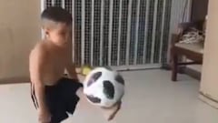 El "pibe" que recuerda a Messi por su control de balón... ¡Olé!