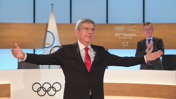 Thomas Bach celebra su reelecci&oacute;n como presidente del Comit&eacute; Ol&iacute;mpico Internacional.