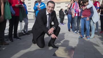 Futre, junto a su placa en el Wanda Metropolitano antes de un partido del Atlético.