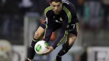 ORGULLO. Cristiano se echó el equipo a las espaldas en Balaídos para evitar un 2-0 que ponía al Madrid contra las cuerdas en Copa.