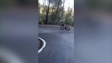 ¡Quemando rueda! Un profesional inventa el 'descenso derrapando'