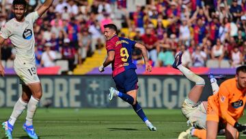 Robert Lewandowski celebra un gol ante el Valladolid.