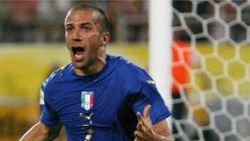 <B>PREMIO.</B> Italia arriesgó al final y tuvo el premio de la clasificación para la final.