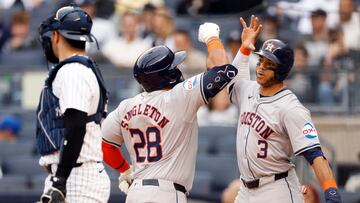 NEW YORK, NEW YORK - MAY 09: Jon Singleton #28 celebrates with Jeremy Pe�a #3 of the Houston Astros after Singleton's two-run home run during the first inning against the New York Yankees at Yankee Stadium on May 09, 2024 in the Bronx borough of New York City.   Sarah Stier/Getty Images/AFP (Photo by Sarah Stier / GETTY IMAGES NORTH AMERICA / Getty Images via AFP)