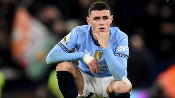 Manchester (United Kingdom), 14/12/2024.- Manchester City's Phil Foden reacts after losing the English Premier League soccer match between Manchester City and Manchester United, in Manchester, Britain, 15 December 2024. (Reino Unido) EFE/EPA/PETER POWELL