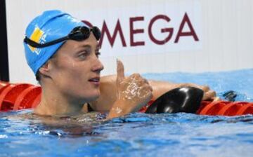 Mireia Belmonte celebró hoy el oro olímpico conseguido en la noche del miércoles en los 200 metros mariposa metiéndose en una nueva final de Río 2016, la de los 800 libre.