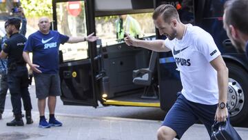 Kane volviendo del entrenamiento.