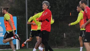 Enrique inicia su era ante un Oviedo que mira arriba