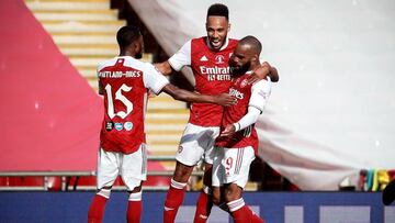 London (United Kingdom), 01/08/2020.- Arsenal&#039;s Pierre-Emerick Aubameyang (C) celebrates with his teammates after scoring the 1-1 equalizer during the English FA Cup final between Arsenal London and Chelsea FC at Wembley stadium in London, Britain, 0