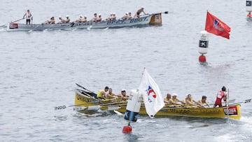 ZIERBENA (BIZKAIA), 13/07/2025.- Las traineras masculinas de Orio (d) y Zierbena (i) maniobran en una ciaboga durante la Bandera Petronor de traineras que se ha disputado este domingo en aguas de Zierbena (Bizkaia). .EFE/ Miguel Toña